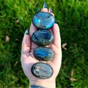 ONE flashy Labradorite‎ palm stone High Quality Flash